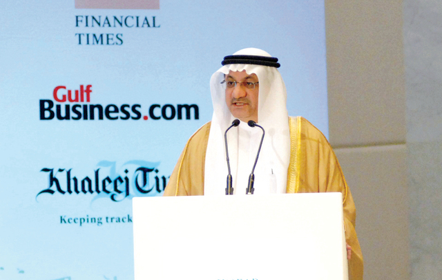 "القطامي متحدثاً خلال المؤتمر جانب من الجلسات وام"