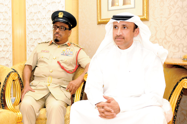 "محمد إبراهيم الشيباني وضاحي خلفان تميم خلال اللقاء"