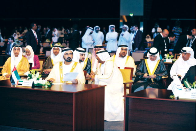"نائب رئيس الدولة خلال حضوره انطلاق أعمال منتدى الطاقة العالمي 2012 بحضور مكتوم بن محمد وأحمد بن سعيد والحضور"