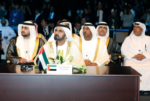 "محمد بن راشد خلال انطلاق أعمال منتدى الطاقة العالمي 2012 في دبي بحضور مكتوم بن محمد وأحمد بن سعيد وسعيد الطاير وأحمد الشيخ تصوير - خليفة اليوسف - محمد هشام"