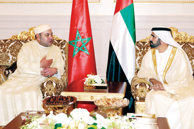 "محمد بن راشد وملك المغرب يتبادلان الأحاديث الأخوية"