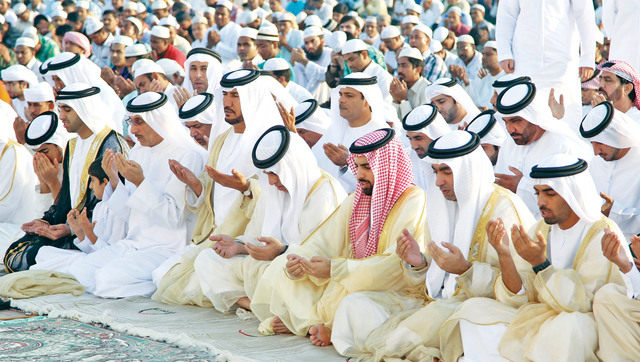 "سعود بن صقر ومحمد بن سعود والشيوخ اثناء الدعاء\t\t\t وام"