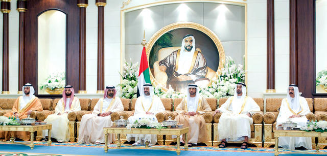 "محمد بن زايد مستقبلا حمدان بن محمد وسلطان بن محمد وعمار النعيمي وراشد المعلا ومحمد بن سعود\t وام"