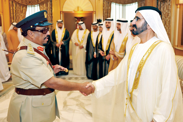 "نائب رئيس الدولة خلال استقباله ضاحي خلفان بحضور حمدان بن محمد وحمدان بن راشد ومكتوم بن محمد والشيوخ"