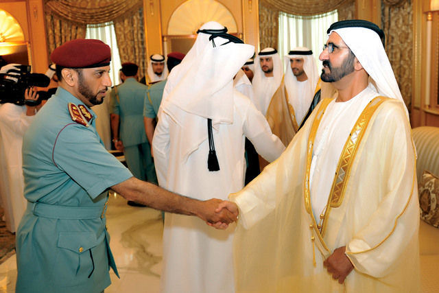 "محمد بن راشد خلال استقباله محمد المري بحضور حمدان ومكتوم بن محمد تصوير: محمد هشام"