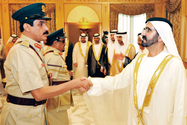 "وسموه يتلقى التهنئة من خميس المزينة"