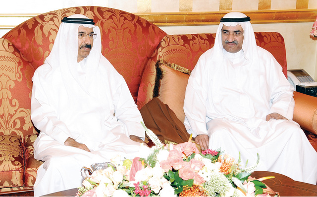 "حاكم الفجيرة يتقبل التهاني من محمد المر"