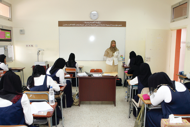 "عدم إعادة شرح الدروس أحد العقوبات للمتغيبين\tأرشيفية"