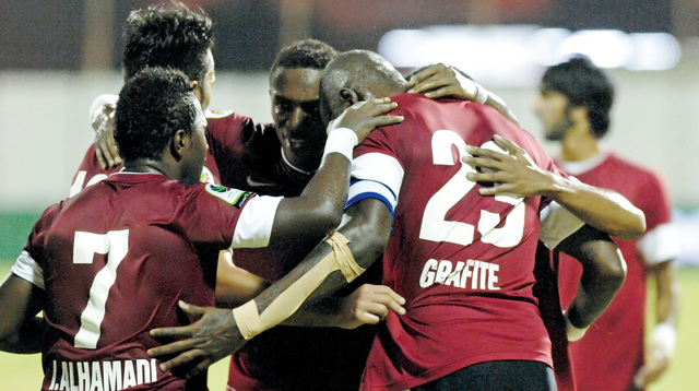 "فرحة نجوم الأهلي بالفوز على كلباء    \t    تصوير: محمد منور"