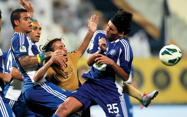 "جانب من مباراة النصر ودبي (تصوير سالم خميس)"