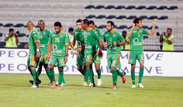 "فرحة الشباب بالهدف الثاني لم تكتمل \tتصوير: مصطفى الأميري"