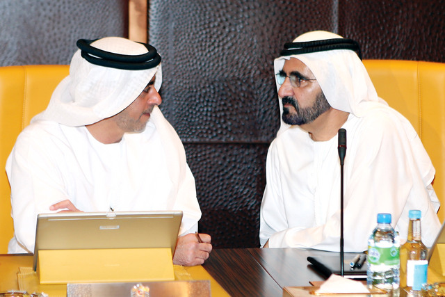 "نائب رئيس الدولة في حديث جانبي مع سيف بن زايد"