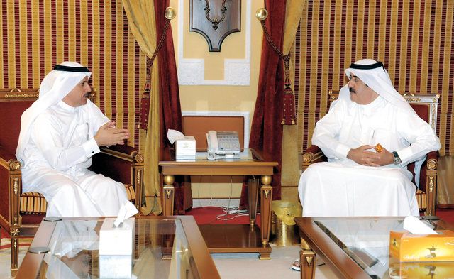"المعلا يستمع إلى وزير الاقتصاد \tوام"
