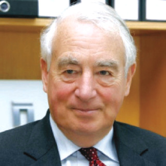 "السير انطوني إيفانس : نحن مستمرون في الفصل في القضايا بكفاءة وفعالية عاليتين"