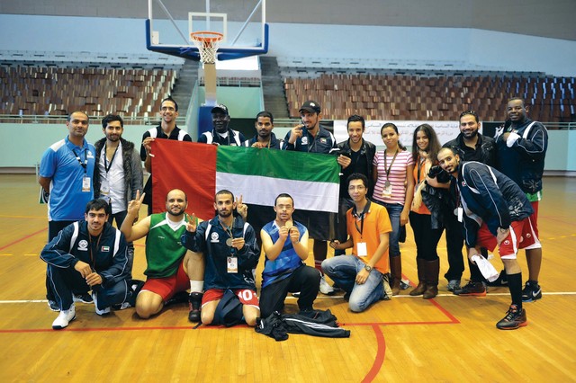 "منتخب السلة يحمل علم الدولة سعيداً بالميدالية الفضية\t من المصدر"