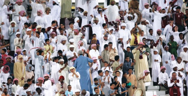 "جانب من جماهير الوحدة في مباراة بني ياس \t(البيان)"