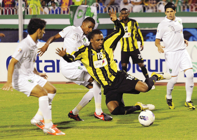 "من ديربي الأهلي والاتحاد في نصف نهائي البطولة\t ا ف ب"