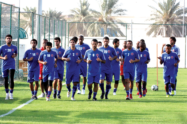"جانب من تدريبات سابقة للشعب\t من المصدر"