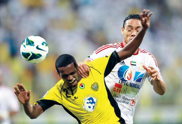 "الوصل تبنى منطق الدفاع أمام الجزيرة                تصوير ـــ  سالم خميس"