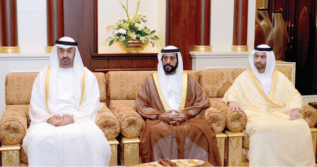 "محمد وحمدان بن زايد وطحنون بن محمد خلال اللقاء"