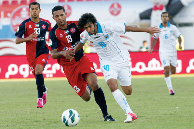 "من لقاء دبا الفجيرة والشعب في الدوري"