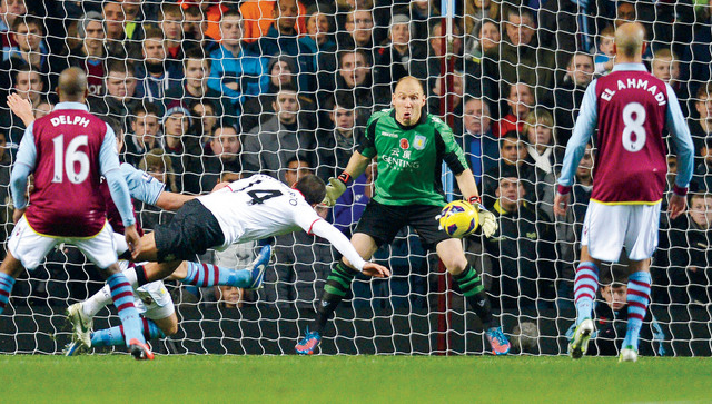 "تشيتشاريتو سجل هاتريك في مرمى  أستون فيلا \tأف ب"