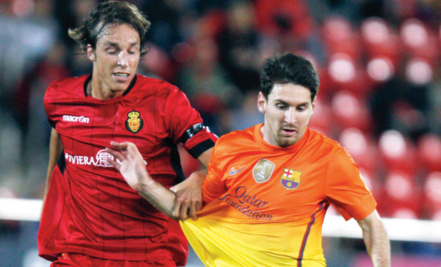 "ثنائية ميسي تعزز حظوظه في الفوز بالكرة الذهبية \t\t\tرويترز"