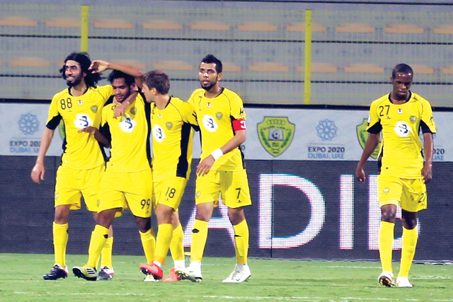 "فرحة لاعبي الوصل عقب تسجيل الهدف \tتصوير ـــ موهان"