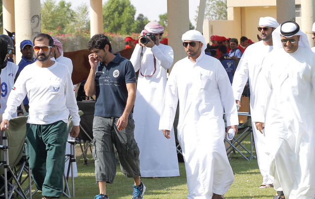 "محمد بن راشد وحمدان بن محمد خلال حضورهما السباق تصوير - موهان"