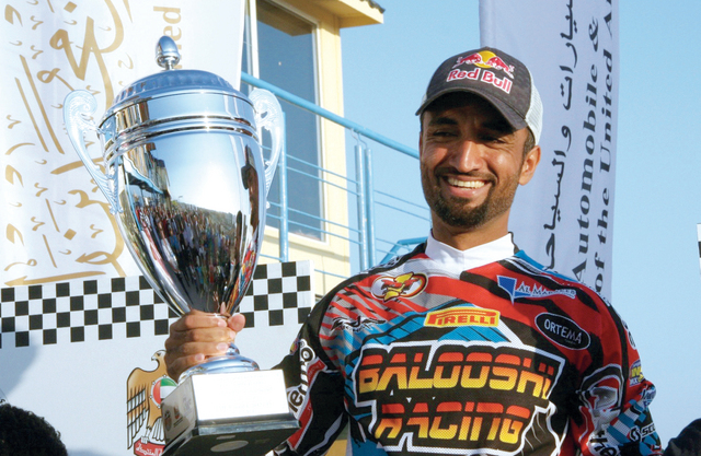 "البلوشي يرفع كأس سباق الدراجات النارية أم أكس 1\tمن المصدر"