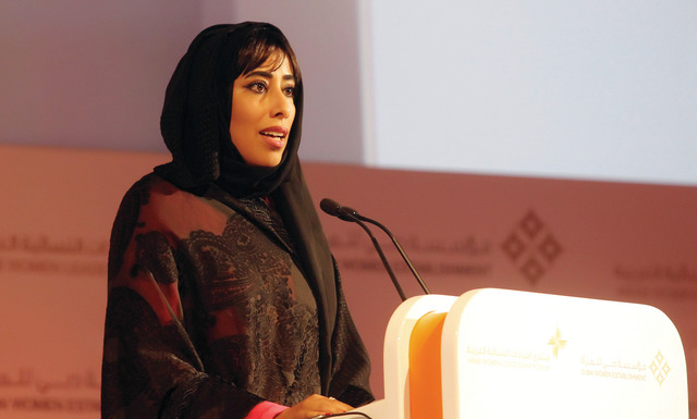 "منى المري"
