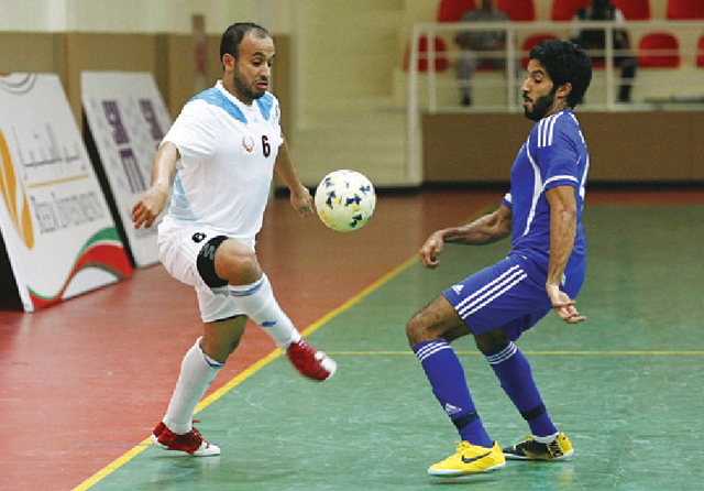 "من مباريات دوري الصالات \t البيان"