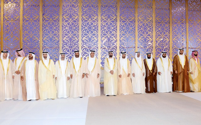 "محمد بن راشد وحمد الشرقي وسعود بن صقر وطحنون بن محمد وعمار النعيمي ومحمد بن حمد الشرقي وراشد بن سعود المعلا ومحمد بن سعود القاسمي وسرور بن محمد وحمدان وهزاع بن زايد والعريس ووالده \t\t\t\tتصوير: سيف بن محمد"