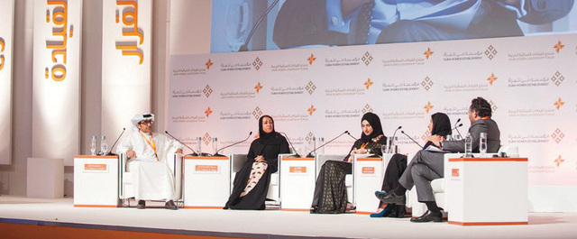 "المتحدثون خلال جلسة العمل الثالثة أمس"
