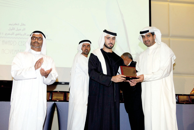 "... ويكرم أحمد الشريف"