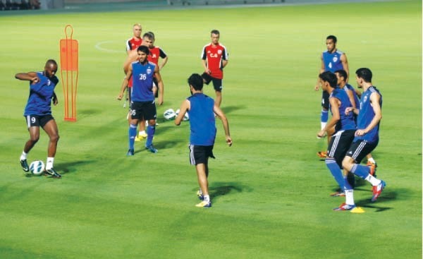 "نجوم العين خلال المران استعدادا لدبي البيان"