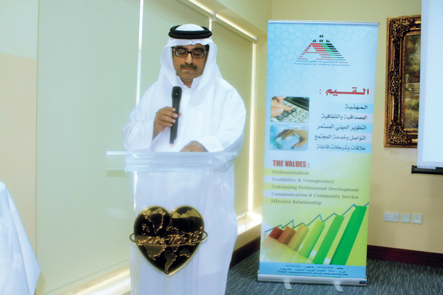 "العقيد سيف المهيري يلقي كلمة أمام المشاركين في المؤتمر\tالبيان"