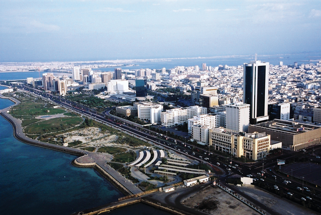"الامارات لم تهمل هويتها الوطنية وثقافتها المحلية في ظل النهضة الكبيرة\t أرشيفية"