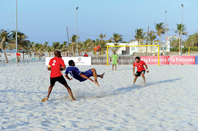 "من لقاء الأهلي والنصر"