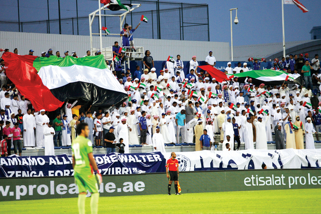 "جماهير النصر ترفع الأعلام احتفالا باليوم الوطني تصوير عاطف الغمري"