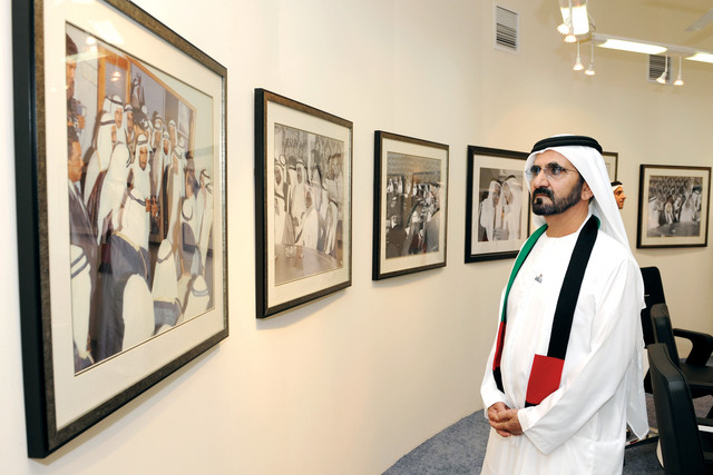 "وسموه يطالع لوحات من تاريخ الاتحاد"