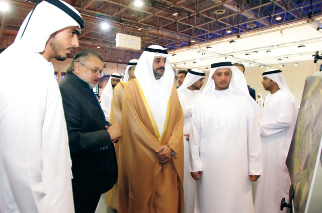 "سلطان بن محمد بن سلطان القاسمي يطلع على أحدث مشاريع النابودة للسيارات"