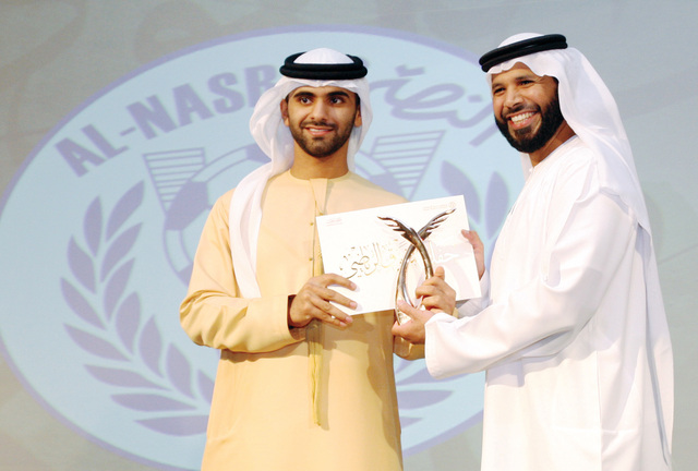 "منصور بن محمد يسلم مروان بن غليطة جائزة فوز النصر"