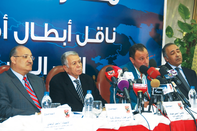 "متحدثون خلال المؤتمر الصحافي الذي عقده الأهلي في القاهرة"