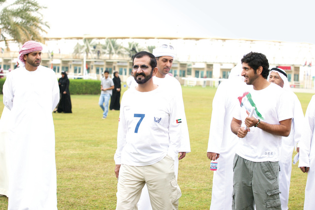 "محمد بن راشد وحمدان بن محمد خلال حضورهما السباق\t تصوير - وليد قدورة وخليفةعيسى"