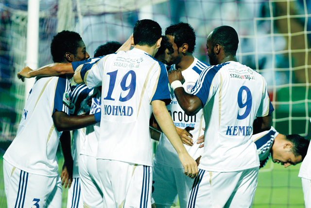 "فرحة نجوم العين بالفوز على الشعب\tتصوير: ناصر بابو"