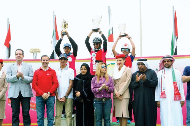 "الفائزات على منصة التتويج"