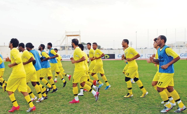 "لاعبو كلباء يأملون فتح صفحة جديدة مع جماهيرهم\tتصوير - محمد منور"