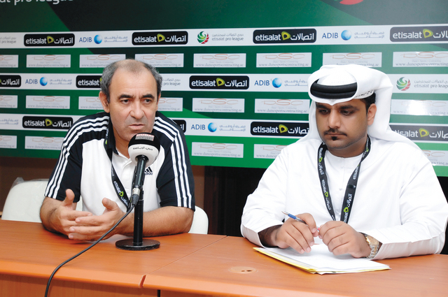 "لطفي البنزرتي يتحدث في المؤتمر الصحافي"