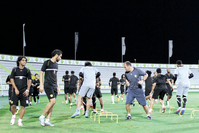 "جانب من تدريبات الوصل \tالبيان"